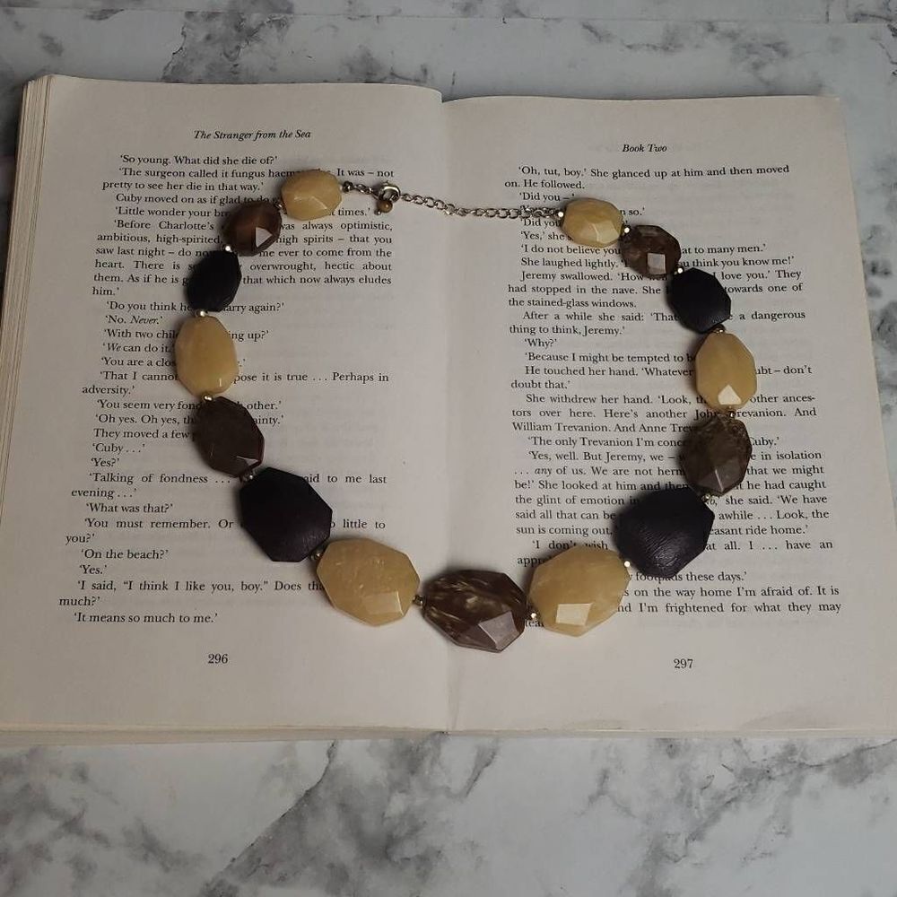 ‎Marbled Brown, Tan, Lucite Chunky Necklace